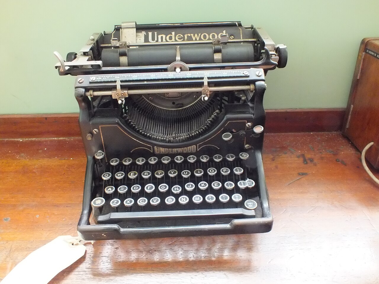 QSMM Office Underwood typewriter 3226